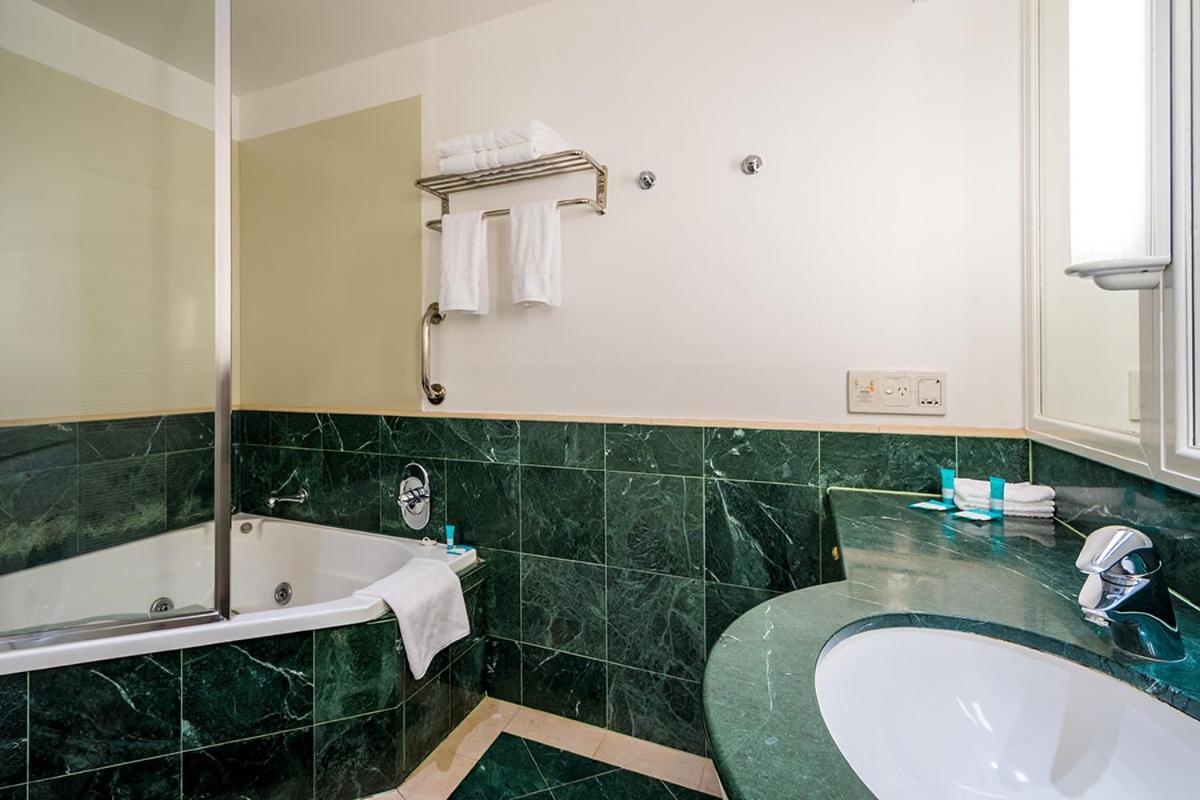Deluxe Private Apartment And Studio - Ocean Views Gold Coast Exterior photo