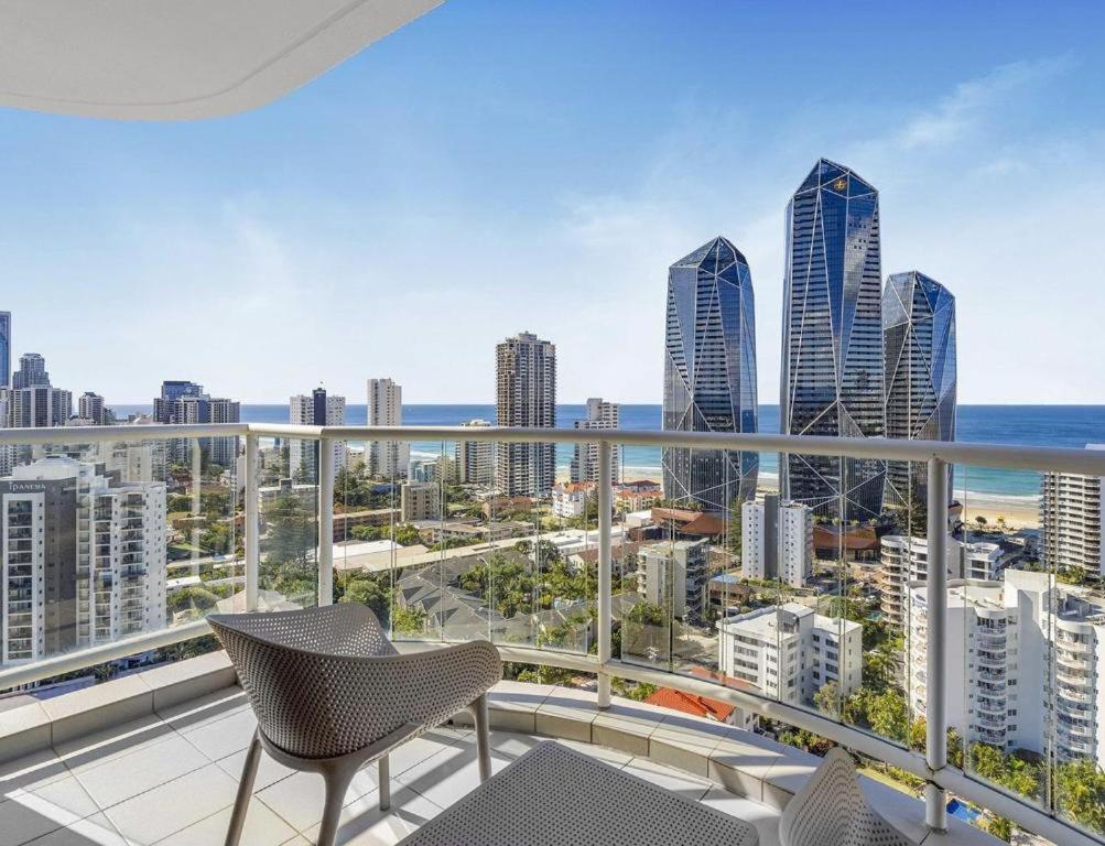 Deluxe Private Apartment And Studio - Ocean Views Gold Coast Exterior photo
