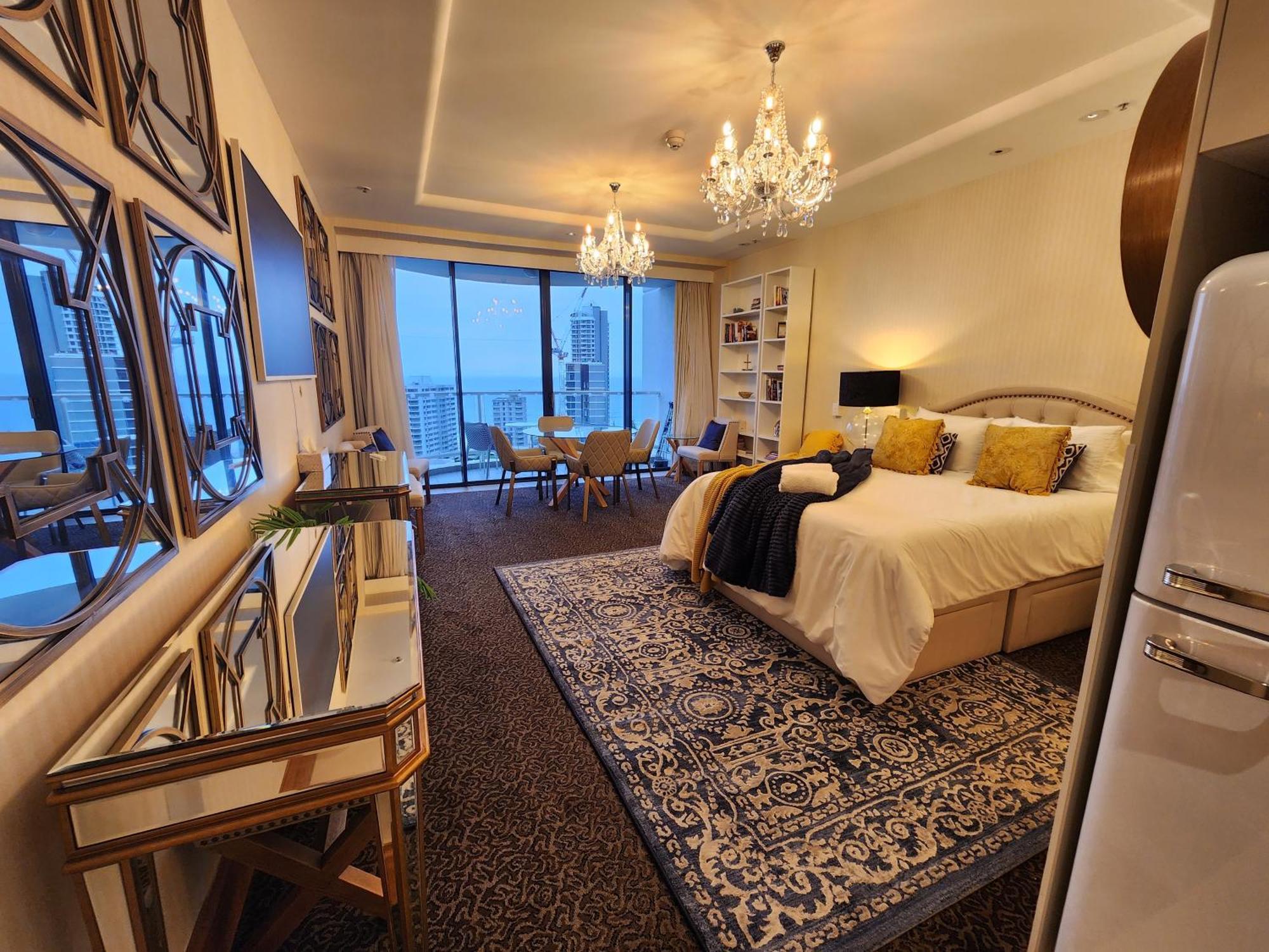 Deluxe Private Apartment And Studio - Ocean Views Gold Coast Exterior photo
